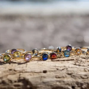 Bazar Exquis Bagues>Bague Pierre sertie doré - plusieurs coloris