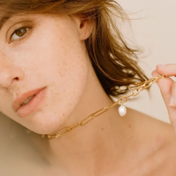 Gisel B Colliers>Collier Hope