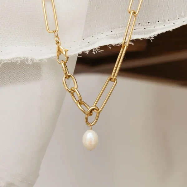Gisel B Colliers>Collier Hope