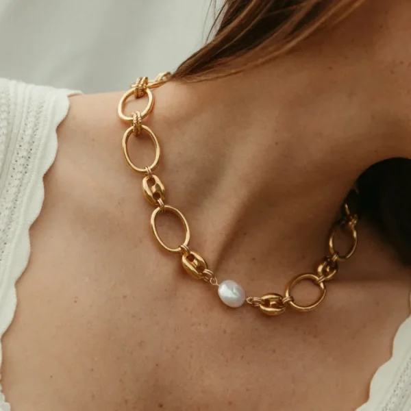 Gisel B Colliers>Collier Thelma